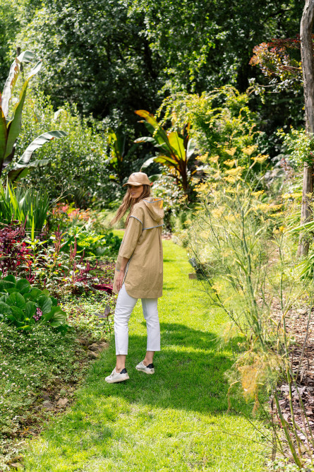 Parka larga con capucha en beige 2