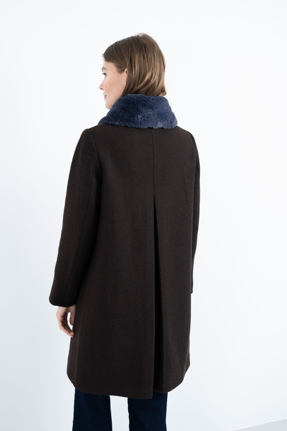 Abrigo con cuello desmontable efecto pelo